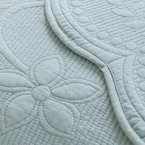 Slipcover KAS™ Floral Cotton Quilted Sofa Cover, Non-Slip Couch Protector with Scalloped Edges