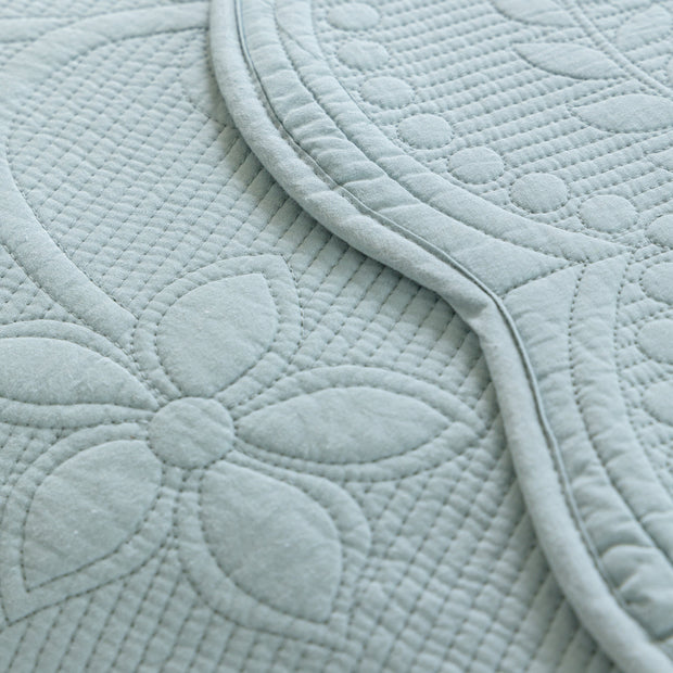 Slipcover KAS™ Floral Cotton Quilted Sofa Cover, Non-Slip Couch Protector with Scalloped Edges