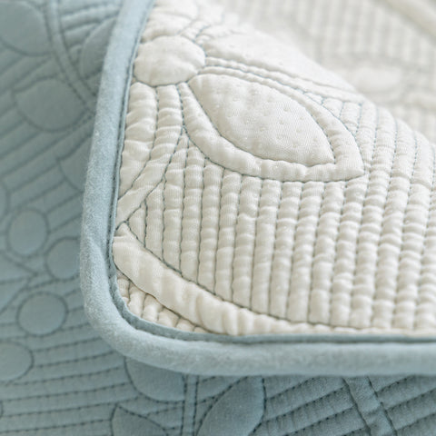 Slipcover KAS™ Floral Cotton Quilted Sofa Cover, Non-Slip Couch Protector with Scalloped Edges