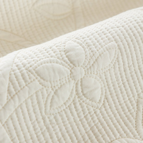 Slipcover KAS™ Floral Cotton Quilted Sofa Cover, Non-Slip Couch Protector with Scalloped Edges
