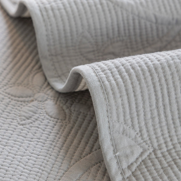 Slipcover KAS™ Floral Cotton Quilted Sofa Cover, Non-Slip Couch Protector with Scalloped Edges