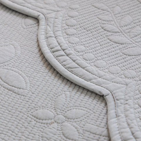 Slipcover KAS™ Floral Cotton Quilted Sofa Cover, Non-Slip Couch Protector with Scalloped Edges