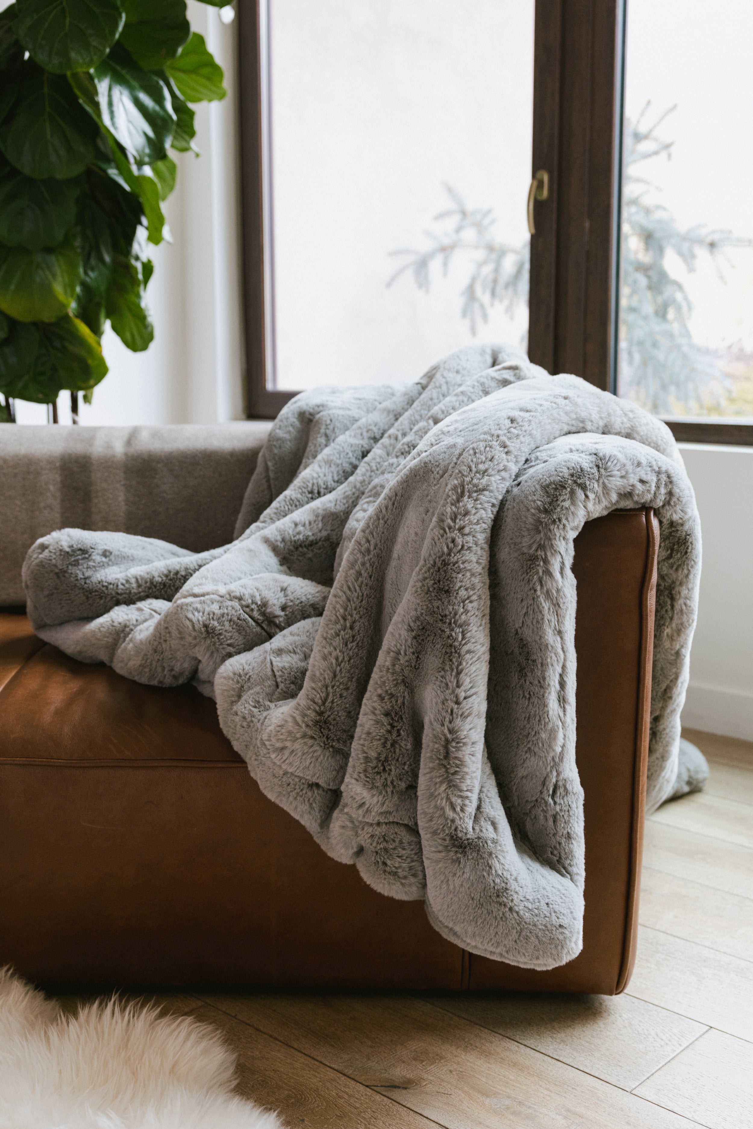 Cozy Earth Cuddle Blanket - Thumbnail 3